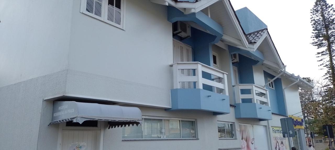 Отель Residencial Da Praca Гаропаба Экстерьер фото